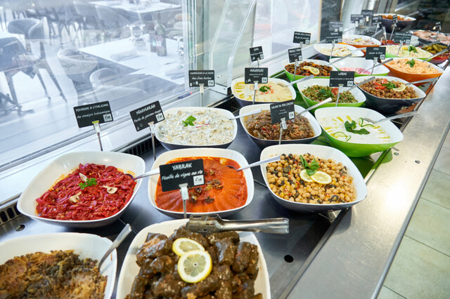 Maison Grand Large propose un buffet à volonté à Décines, près de Lyon