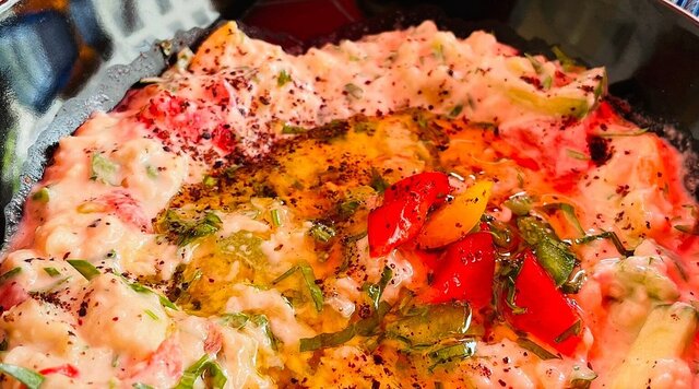 Houmous de chez Adlouni, restaurant libanais dans le 7e arrondissement de Lyon. 