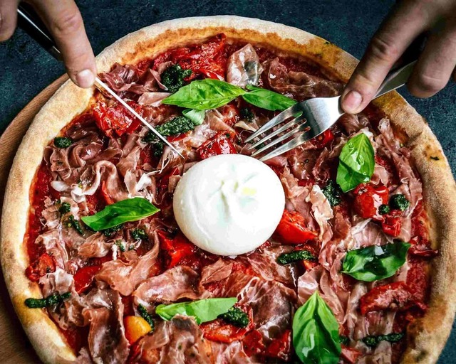 Jordan Tomas Pizza, pizzeria au feu de bois à Lyon 4e arrondissement, croix-rousse.